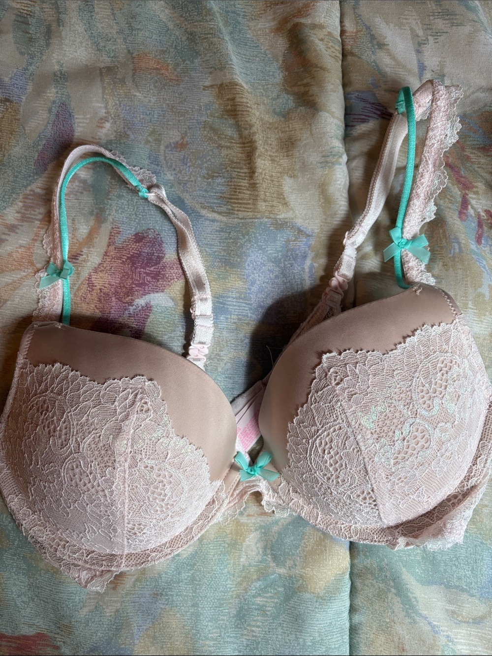Victoria's Secret Beige Lace Push-Up Bra with Mint Details